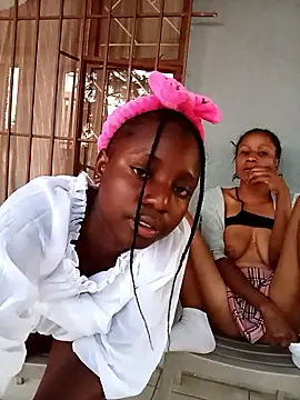 Snapshot of BlackPearl_19 chatting on 10/16/25, 04:19 BlackPearl 19 online show from 10/16/25, 04:19