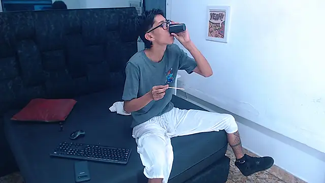 Snapshot of Daniel_delux_ chatting on 10/07/25, 11:40 Daniel delux online show from 10/07/25, 11:40