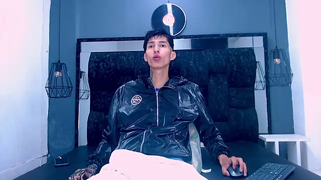 Snapshot of Daniel_delux_ chatting on 11/16/25, 12:33 Daniel delux online show from 11/16/25, 12:33