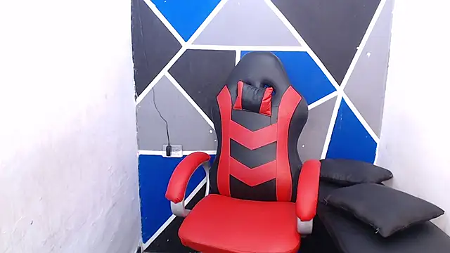 Snapshot of DEIV2_ chatting on 10/08/25, 01:47 DEIV2 online show from 10/08/25, 01:47