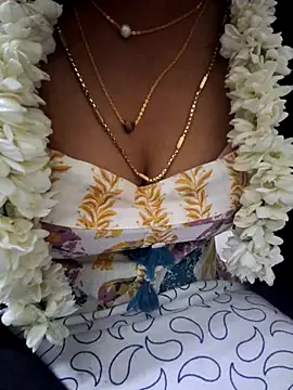 Snapshot of jasminetaml chatting on 10/04/25, 07:01 jasminetaml online show from 10/04/25, 07:01