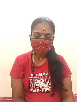 Snapshot of Tamil_Yalini12 chatting on 10/29/25, 01:57 Tamil Yalini12 online show from 10/29/25, 01:57