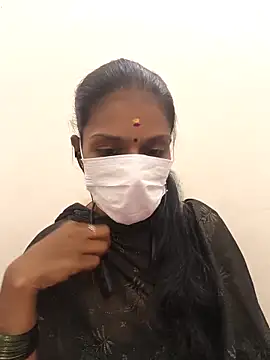 Snapshot of Tamil_Yalini12 chatting on 11/12/25, 07:13 Tamil Yalini12 online show from 11/12/25, 07:13