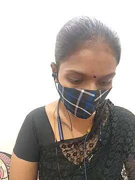 Snapshot of Tamil_Yalini12 chatting on 12/17/25, 06:25 Tamil Yalini12 online show from 12/17/25, 06:25