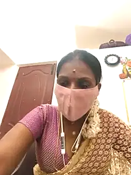 Snapshot of Tamil_Yalini12 chatting on 02/25/26, 07:12 Tamil Yalini12 online show from 02/25/26, 07:12