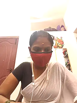 Snapshot of Tamil_Yalini12 chatting on 03/13/26, 06:03 Tamil Yalini12 online show from 03/13/26, 06:03