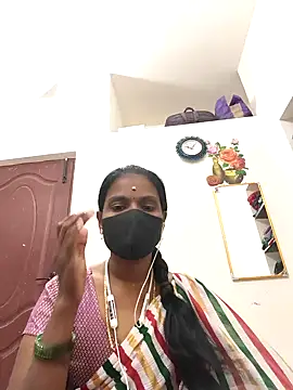 Snapshot of Tamil_Yalini12 chatting on 03/19/26, 04:33 Tamil Yalini12 online show from 03/19/26, 04:33