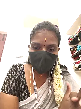 Snapshot of Tamil_Yalini12 chatting on 03/22/26, 05:00 Tamil Yalini12 online show from 03/22/26, 05:00