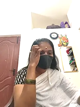 Snapshot of Tamil_Yalini12 chatting on 04/01/26, 04:48 Tamil Yalini12 online show from 04/01/26, 04:48