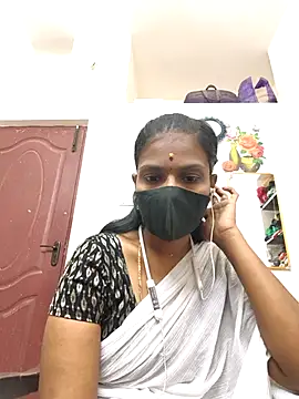 Snapshot of Tamil_Yalini12 chatting on 04/06/26, 11:05 Tamil Yalini12 online show from 04/06/26, 11:05
