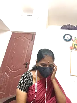 Snapshot of Tamil_Yalini12 chatting on 04/10/26, 10:58 Tamil Yalini12 online show from 04/10/26, 10:58