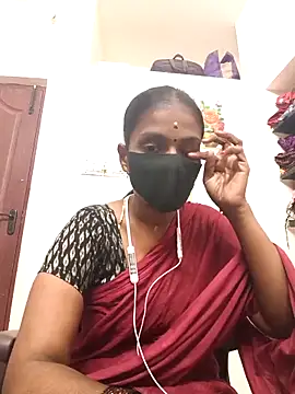 Snapshot of Tamil_Yalini12 chatting on 04/11/26, 04:00 Tamil Yalini12 online show from 04/11/26, 04:00