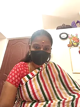 Snapshot of Tamil_Yalini12 chatting on 04/15/26, 02:57 Tamil Yalini12 online show from 04/15/26, 02:57