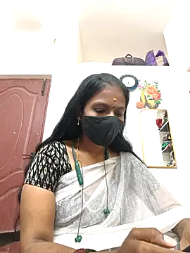 Snapshot of Tamil_Yalini12 chatting on 04/17/26, 12:02 Tamil Yalini12 online show from 04/17/26, 12:02