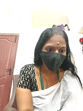 Snapshot of Tamil_Yalini12 chatting on 04/26/26, 04:10 Tamil Yalini12 online show from 04/26/26, 04:10