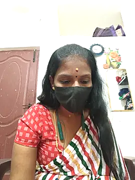 Snapshot of Tamil_Yalini12 chatting on 04/26/26, 04:15 Tamil Yalini12 online show from 04/26/26, 04:15