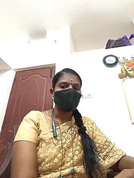Snapshot of Tamil_Yalini12 chatting on 04/28/26, 04:45 Tamil Yalini12 online show from 04/28/26, 04:45
