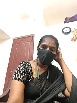 Snapshot of Tamil_Yalini12 chatting on 04/30/26, 03:07 Tamil Yalini12 online show from 04/30/26, 03:07