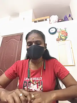 Snapshot of Tamil_Yalini12 chatting on 05/18/26, 04:13 Tamil Yalini12 online show from 05/18/26, 04:13