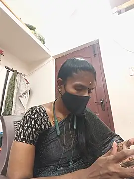 Snapshot of Tamil_Yalini12 chatting on 06/10/26, 03:33 Tamil Yalini12 online show from 06/10/26, 03:33