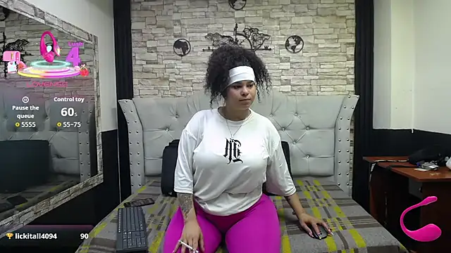 Snapshot of katalella_22hot chatting on 10/31/25, 04:02 katalella 22hot online show from 10/31/25, 04:02