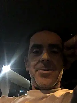 tiago1981pt online show from 11/04/25, 01:48