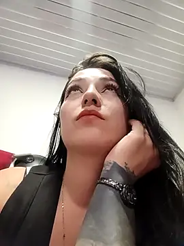 Snapshot of _Luna-1 chatting on 09/29/25, 01:33 Luna-1 online show from 09/29/25, 01:33