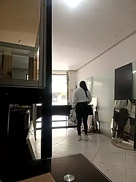 Snapshot of _Luna-1 chatting on 10/10/25, 06:07 Luna-1 online show from 10/10/25, 06:07