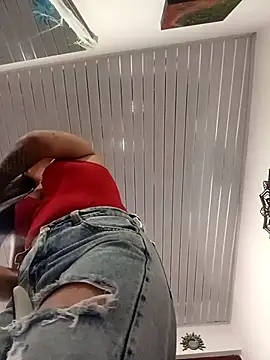 Snapshot of _Luna-1 chatting on 10/17/25, 03:03 Luna-1 online show from 10/17/25, 03:03