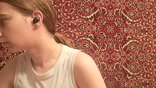 Snapshot of ivetabloom chatting on 09/28/25, 04:12 ivetabloom online show from 09/28/25, 04:12