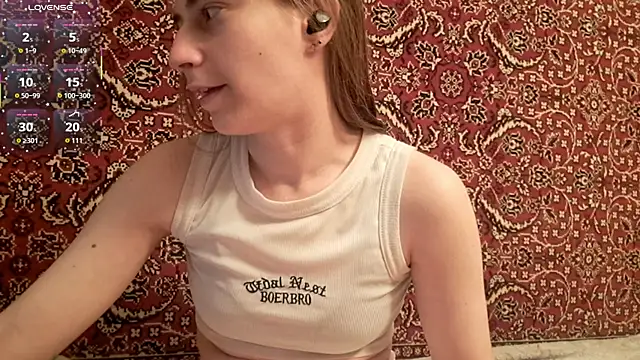 Snapshot of ivetabloom chatting on 10/22/25, 05:24 ivetabloom online show from 10/22/25, 05:24