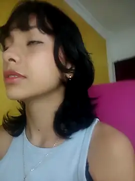 Snapshot of xoxo_milk chatting on 10/06/25, 05:21 xoxo milk online show from 10/06/25, 05:21