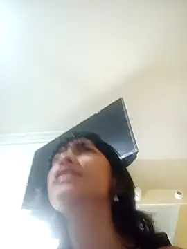 Snapshot of xoxo_milk chatting on 10/07/25, 04:48 xoxo milk online show from 10/07/25, 04:48