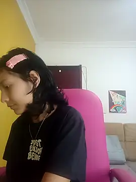 Snapshot of xoxo_milk chatting on 10/10/25, 03:33 xoxo milk online show from 10/10/25, 03:33