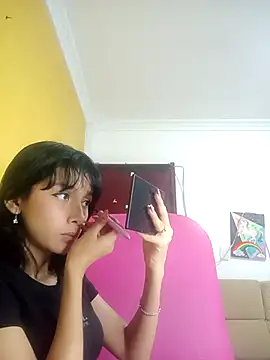 Snapshot of xoxo_milk chatting on 10/12/25, 06:40 xoxo milk online show from 10/12/25, 06:40