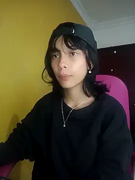 Snapshot of xoxo_milk chatting on 10/14/25, 03:57 xoxo milk online show from 10/14/25, 03:57