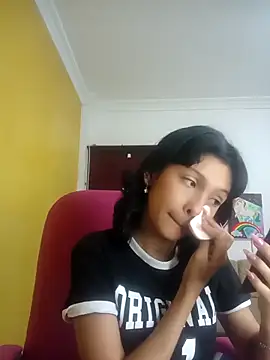 Snapshot of xoxo_milk chatting on 10/18/25, 04:08 xoxo milk online show from 10/18/25, 04:08