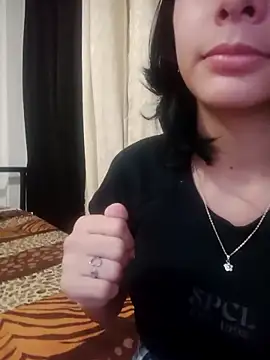 Snapshot of xoxo_milk chatting on 10/23/25, 06:06 xoxo milk online show from 10/23/25, 06:06