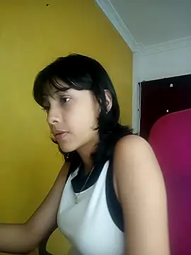 Snapshot of xoxo_milk chatting on 10/24/25, 08:05 xoxo milk online show from 10/24/25, 08:05