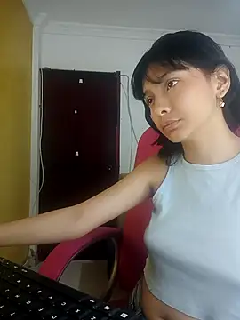 Snapshot of xoxo_milk chatting on 10/28/25, 04:20 xoxo milk online show from 10/28/25, 04:20