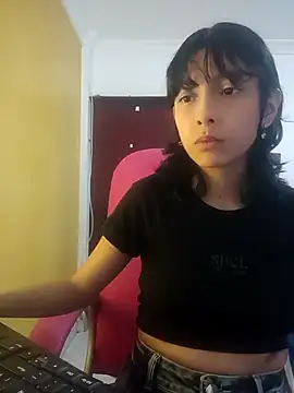 Snapshot of xoxo_milk chatting on 10/30/25, 04:19 xoxo milk online show from 10/30/25, 04:19