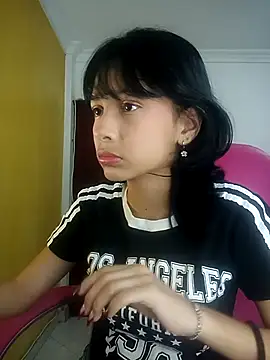 Snapshot of xoxo_milk chatting on 11/04/25, 03:44 xoxo milk online show from 11/04/25, 03:44