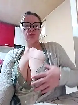 Snapshot of Mommygetnaughty chatting on 10/05/25, 01:42 Mommygetnaughty online show from 10/05/25, 01:42