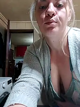 Snapshot of Mommygetnaughty chatting on 10/25/25, 01:29 Mommygetnaughty online show from 10/25/25, 01:29