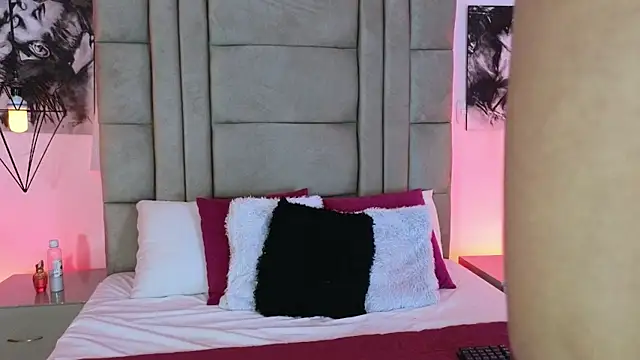 Snapshot of Charlotteto_ chatting on 10/07/25, 04:09 Charlotteto online show from 10/07/25, 04:09