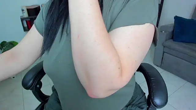 Snapshot of Miel_82 chatting on 10/06/25, 09:40 Miel 82 online show from 10/06/25, 09:40