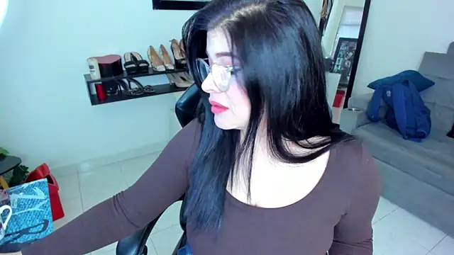 Snapshot of Miel_82 chatting on 10/15/25, 11:10 Miel 82 online show from 10/15/25, 11:10