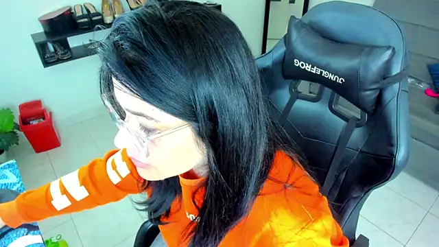 Snapshot of Miel_82 chatting on 10/28/25, 12:09 Miel 82 online show from 10/28/25, 12:09