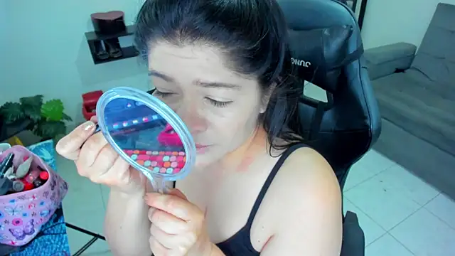 Snapshot of Miel_82 chatting on 11/06/25, 10:49 Miel 82 online show from 11/06/25, 10:49