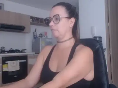 Snapshot of LovePaula chatting on 02/19/25, 12:14 LovePaula online show from 02/19/25, 12:14